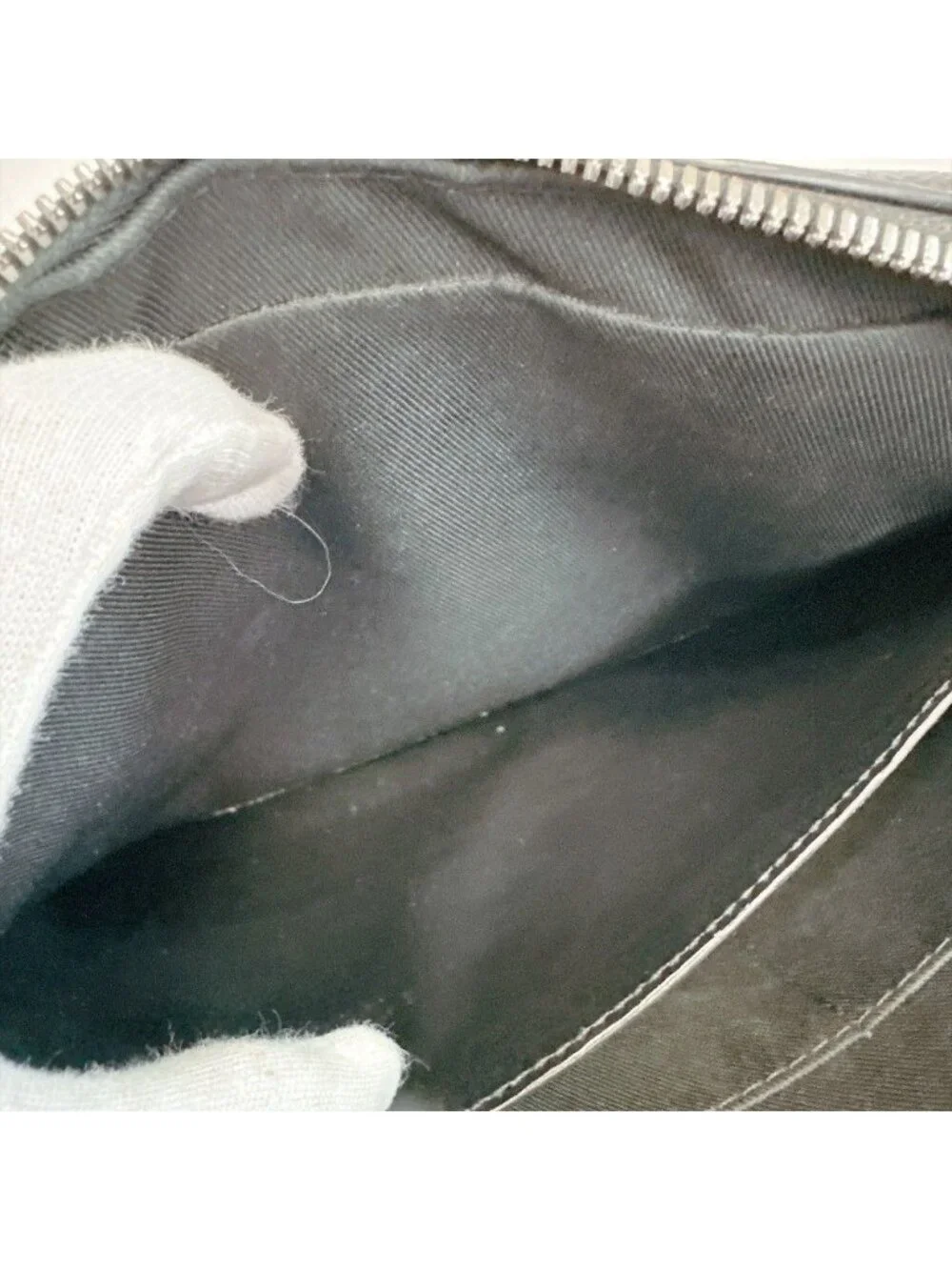Louis Vuitton Pochette Kasai Taiga Leather Bag Black